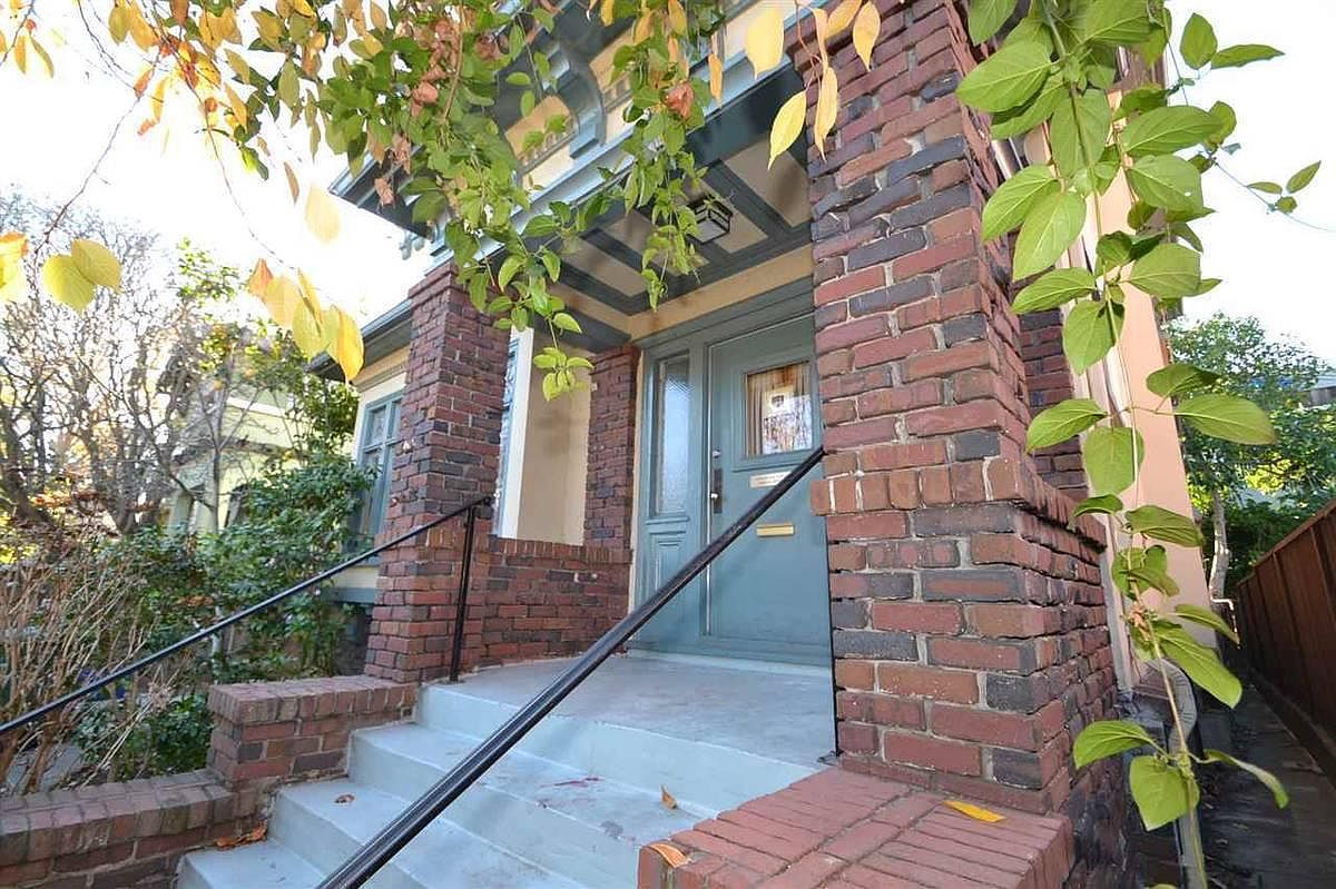 2524 Milvia St photo 2