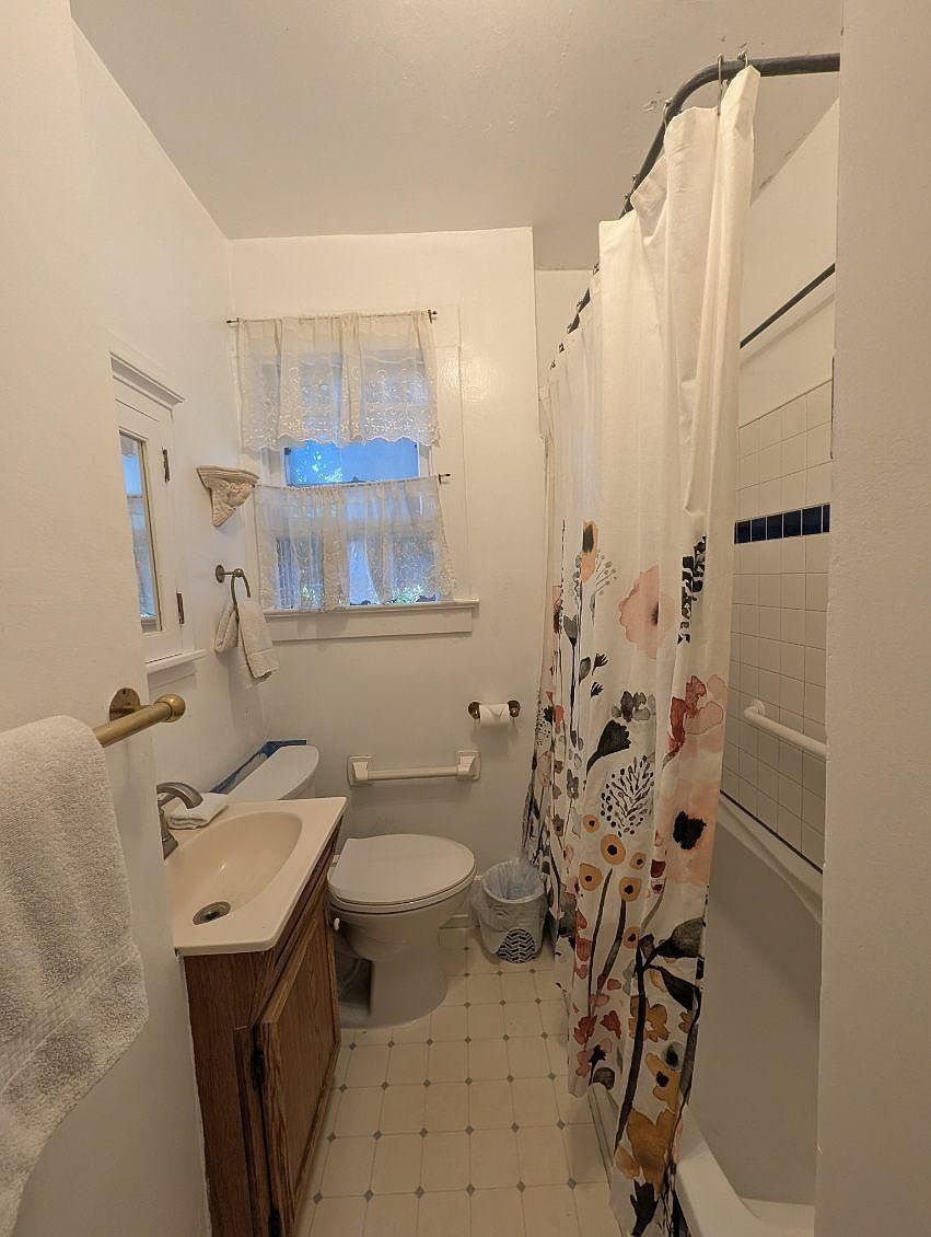2547 Piedmont Ave photo 2