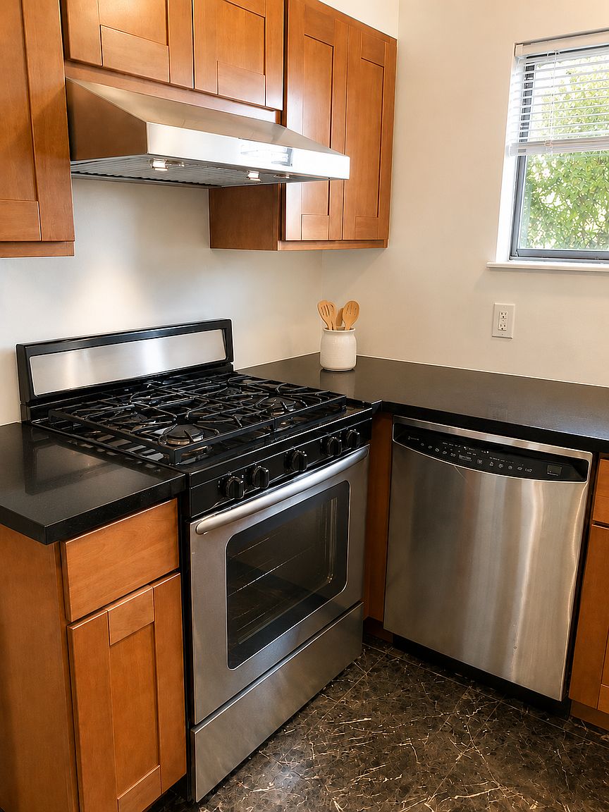2075 Sacramento St photo 5