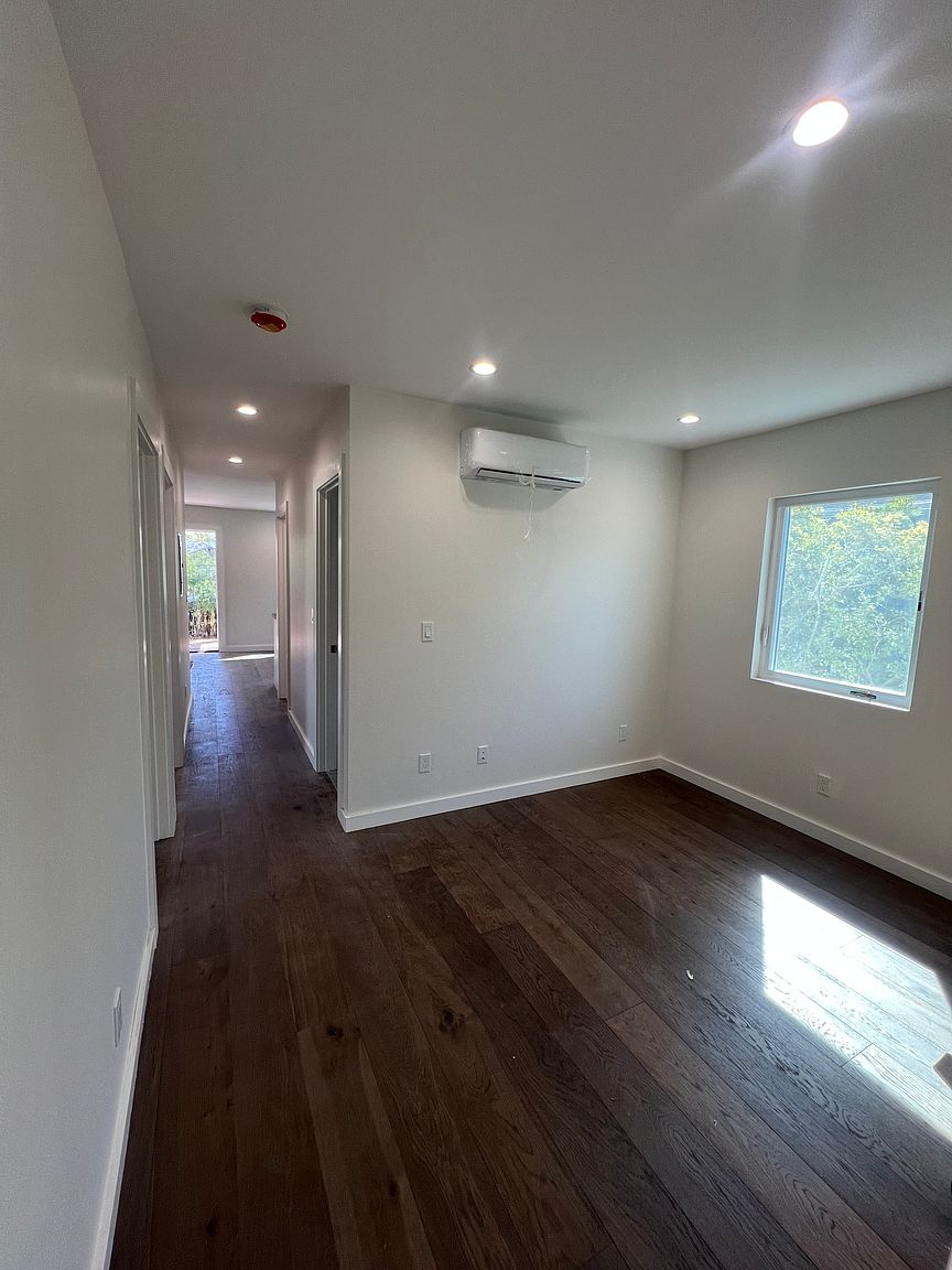 1632 8th St photo 4