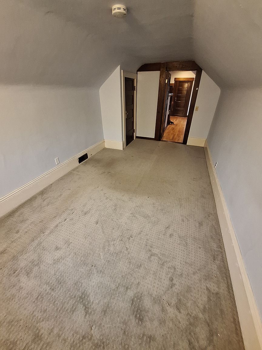 1033 Peralta Ave photo 3