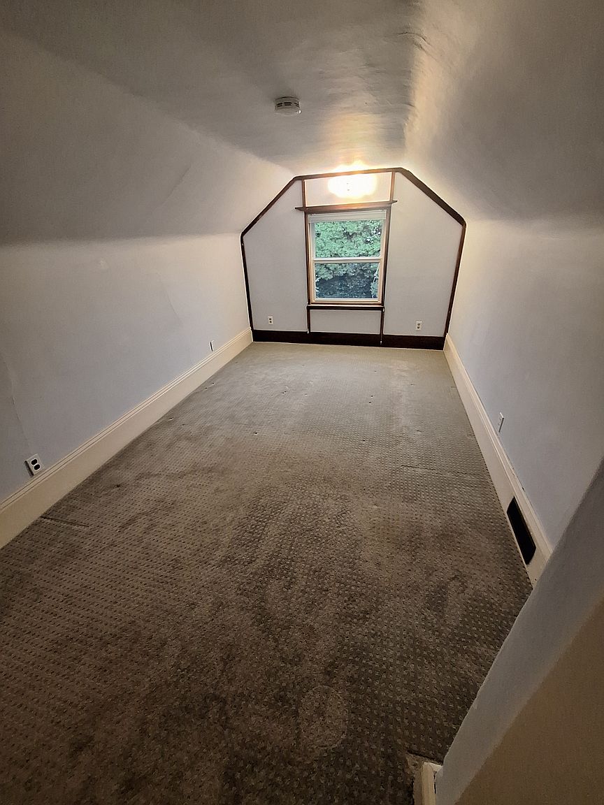 1033 Peralta Ave photo 2