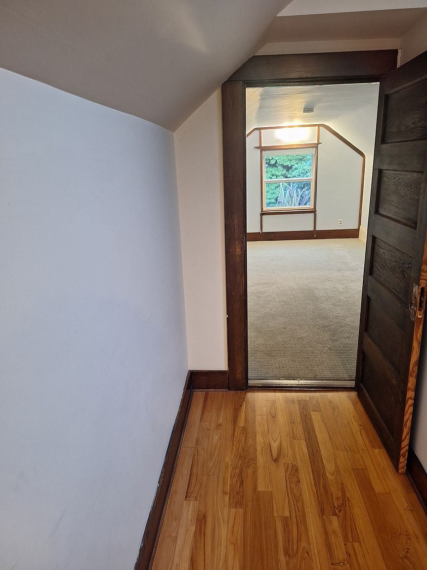1033 Peralta Ave photo 5