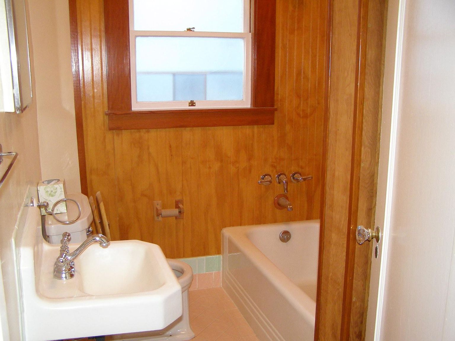 945 Kains Ave photo 2