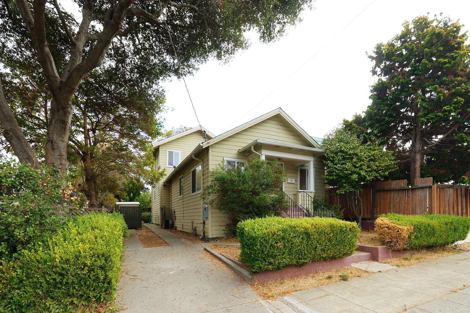419 Stannage Ave photo 2