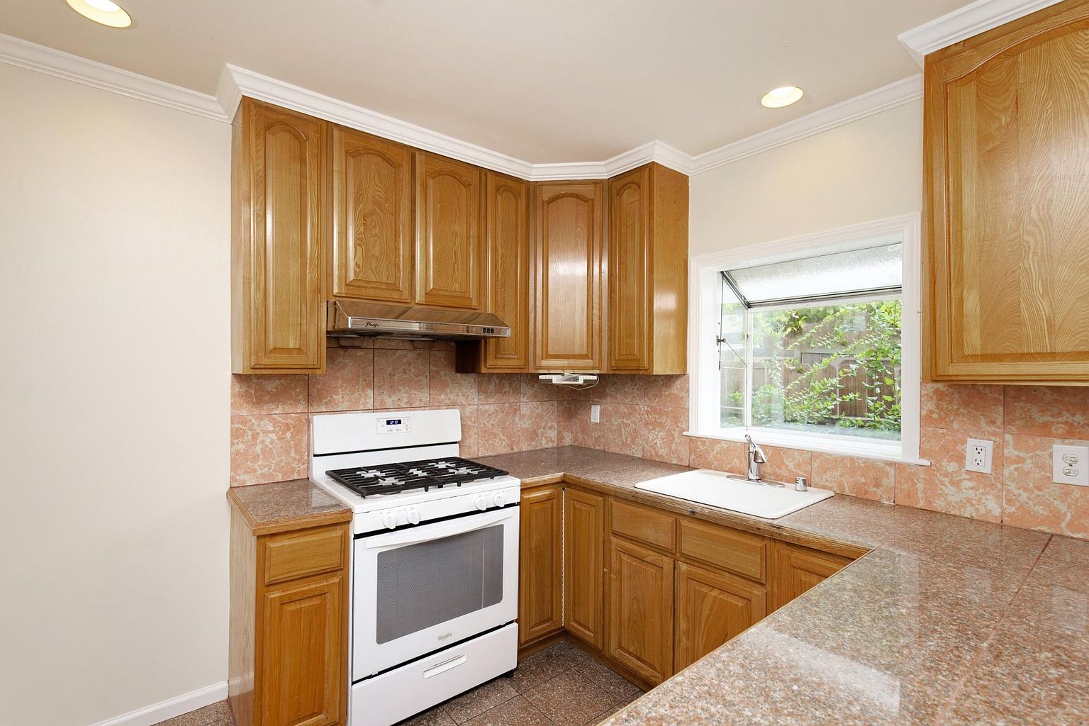 419 Stannage Ave photo 3