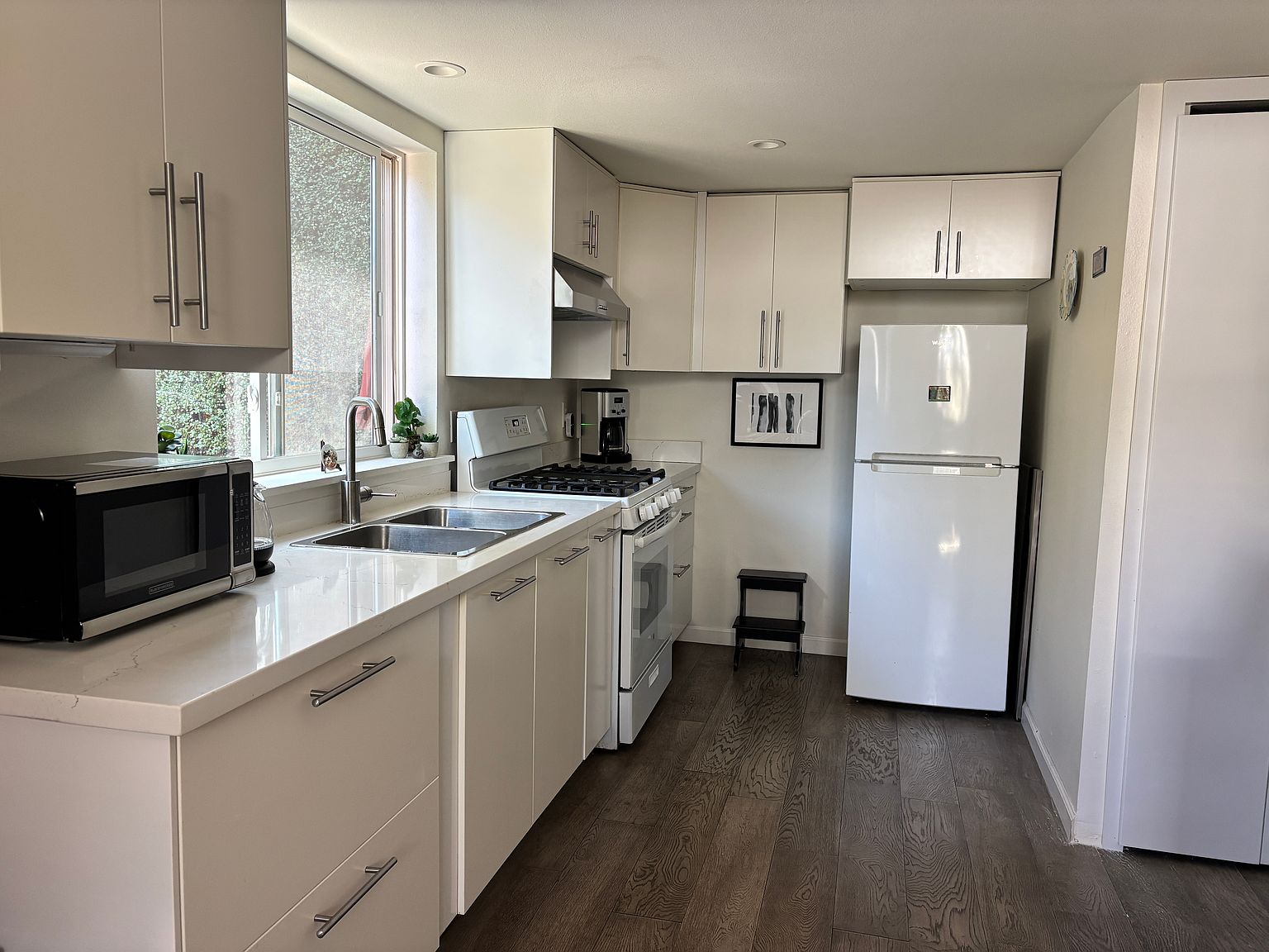 716 Pomona Ave photo 2