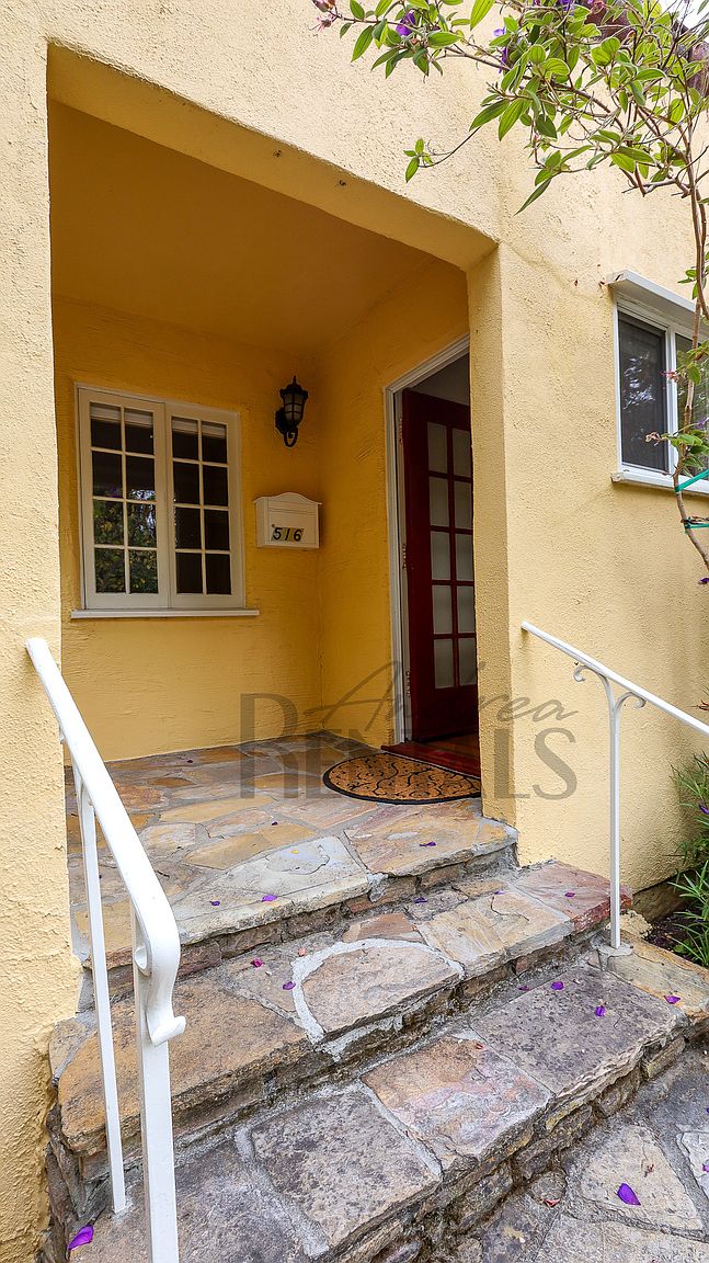 516 Curtis St photo 4