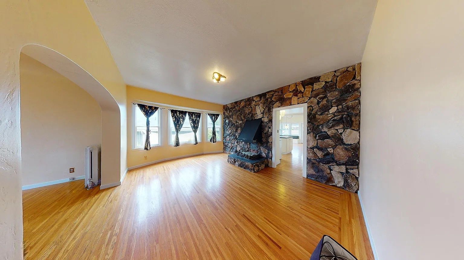 1226 Fountain St photo 3