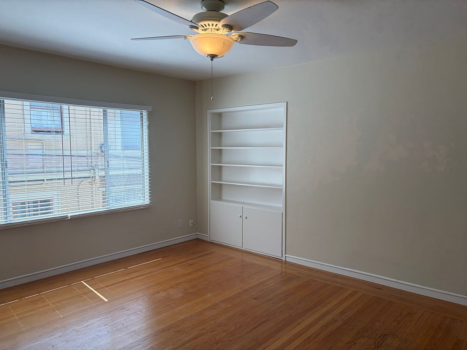 1825 Clinton Ave photo 4