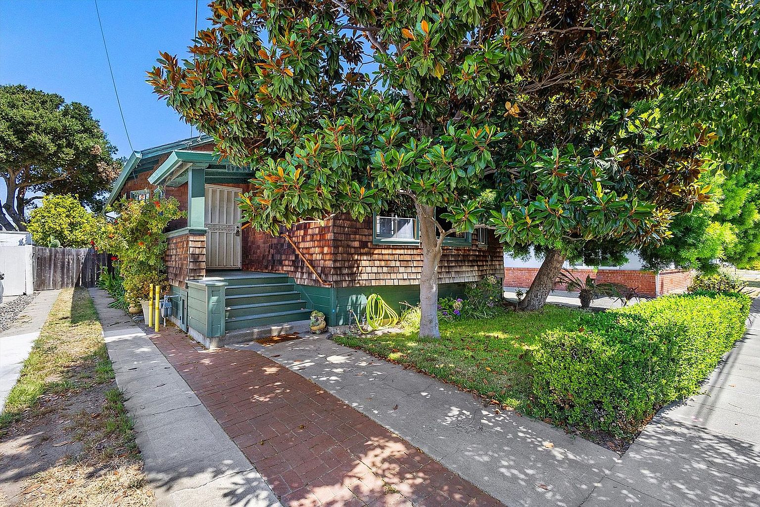 1733 Lincoln Ave photo 3