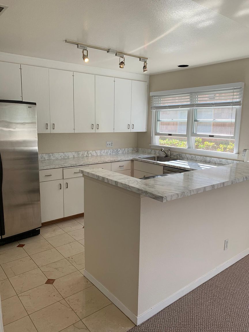 312 Centre Ct photo 2