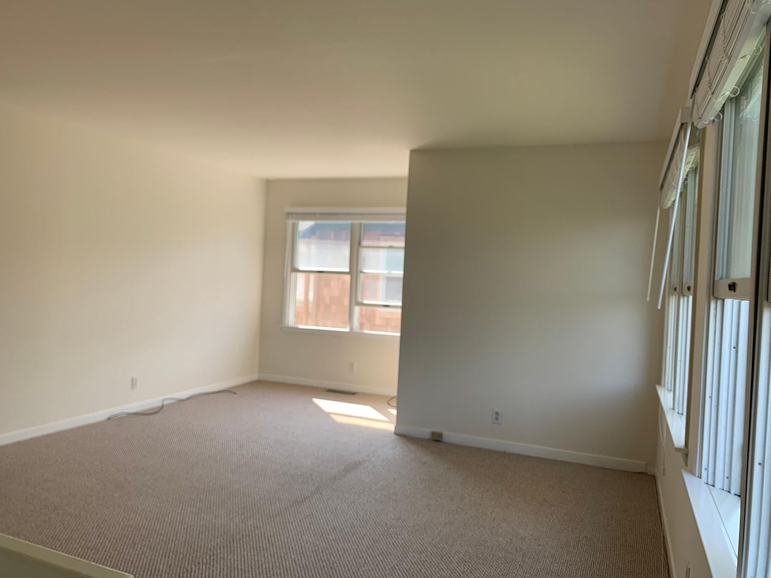 312 Centre Ct photo 5
