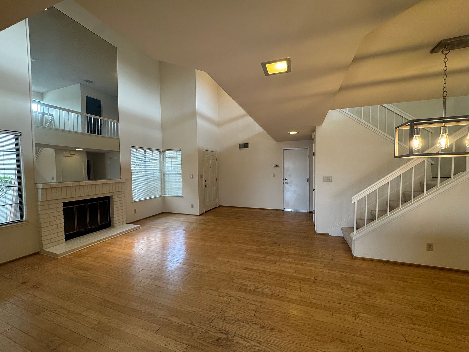 Apartments on Payot Ct · Alameda photo 3