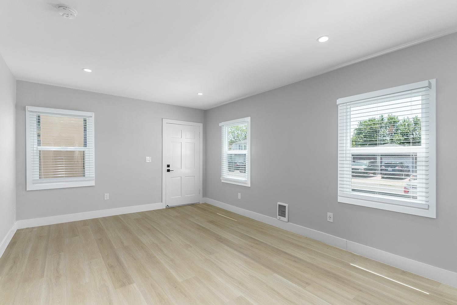 128 Bristol Blvd photo 4