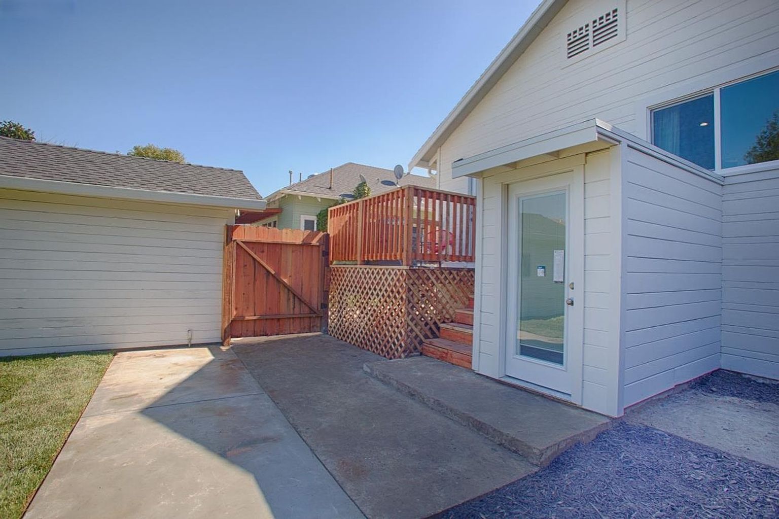 154 Harlan St photo 4