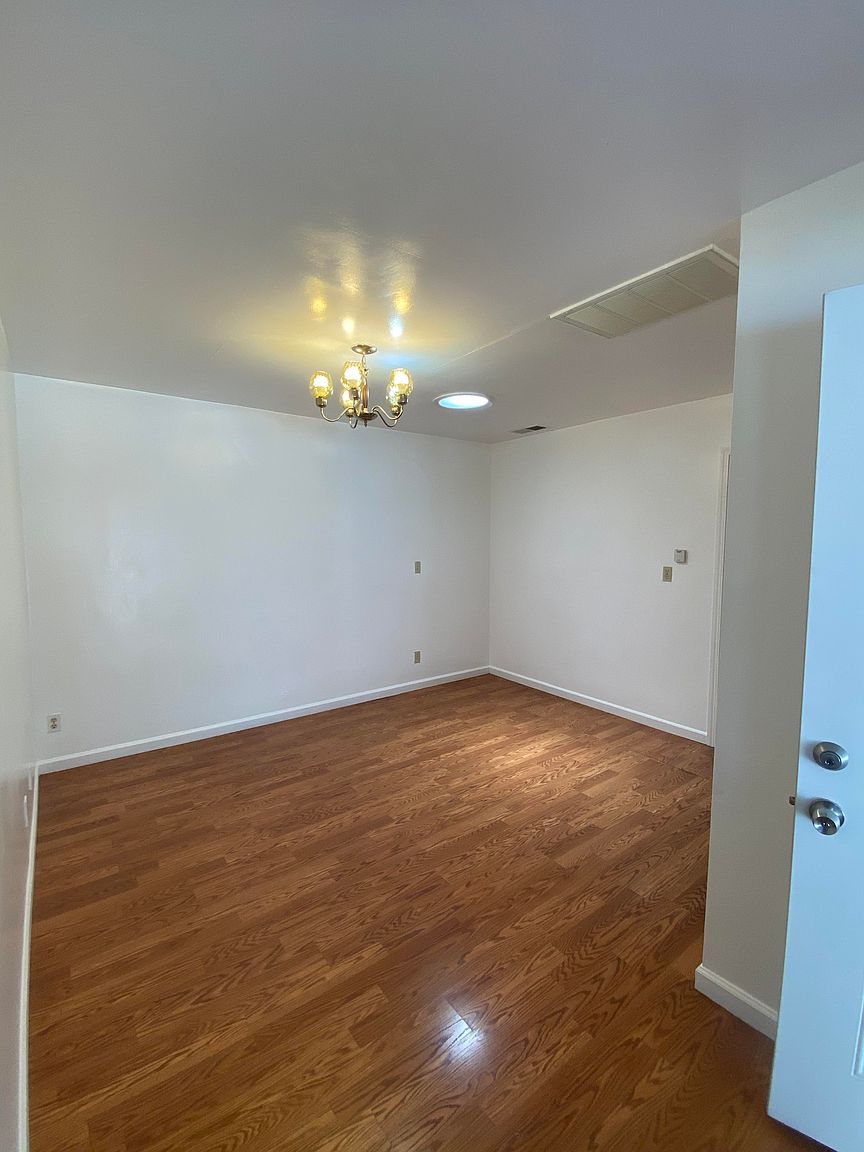1079 Adason Dr photo 2