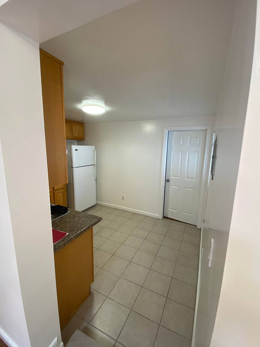 1079 Adason Dr photo 3