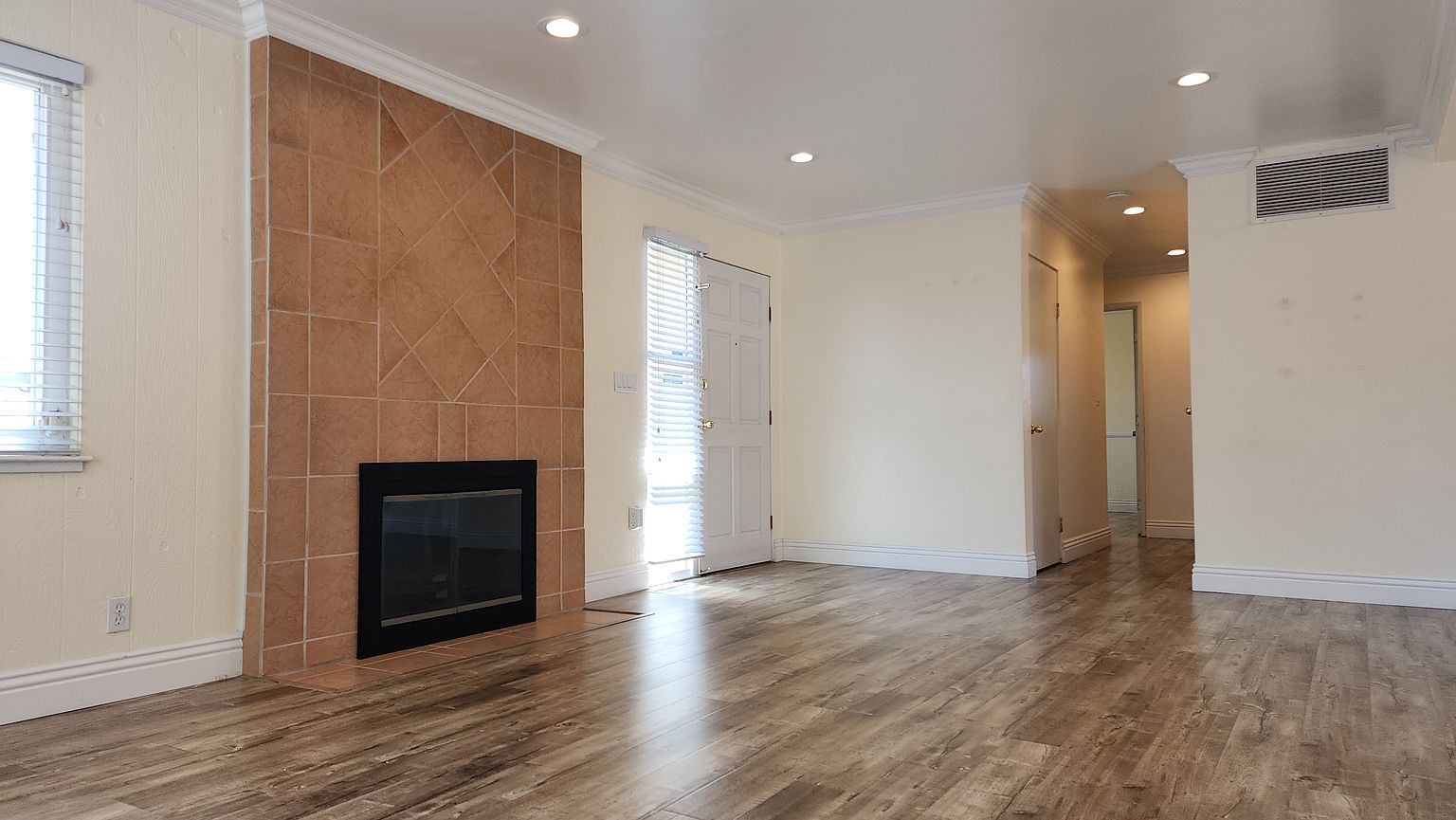 31402 Hugh Way photo 3
