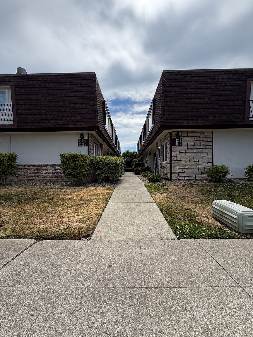 14173 Doolittle Dr photo 2