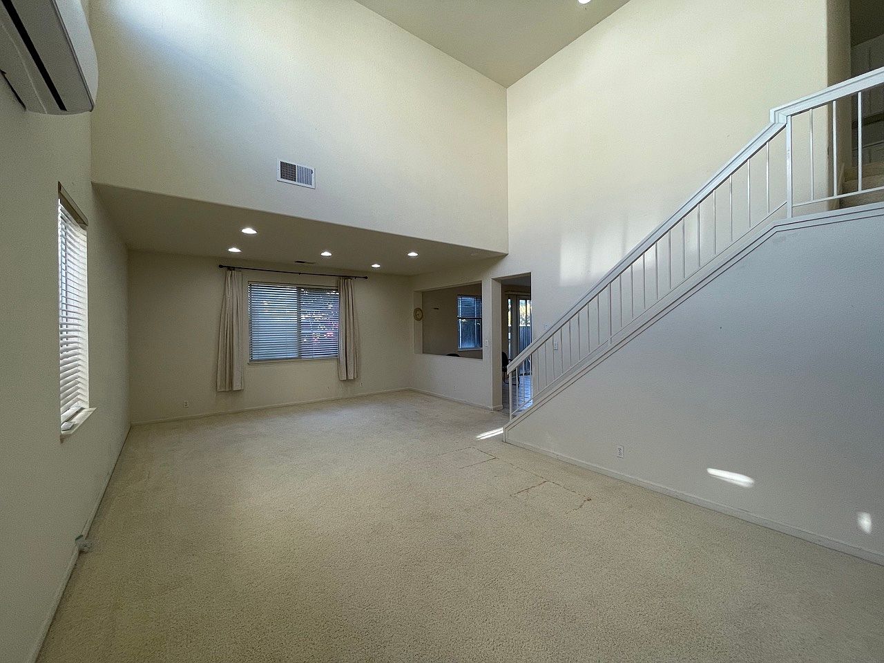 2268 Mariner Way photo 5