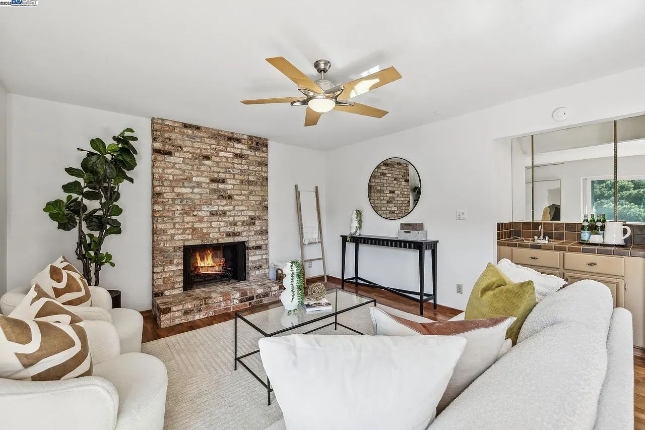 3483 Skyline Dr photo 2