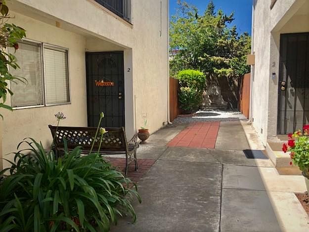 3BR/2BA Apartment on Redwood Court · Hayward photo 5