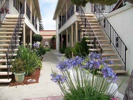 3BR/2BA Apartment on Redwood Court · Hayward