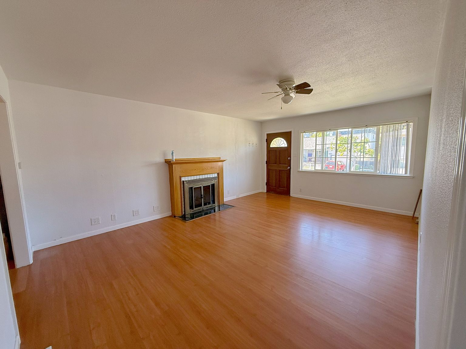 2641 Acorn St photo 3
