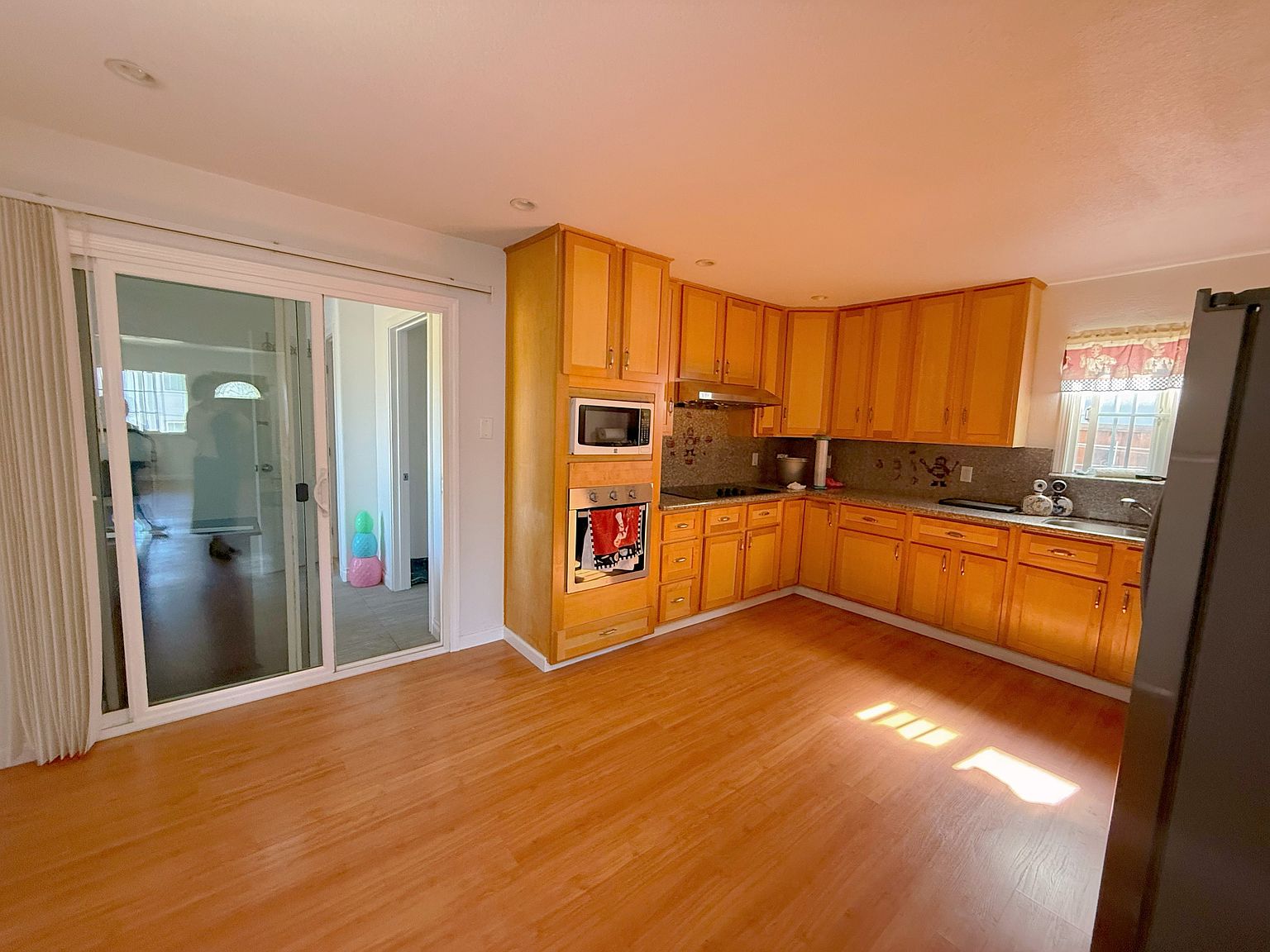 2641 Acorn St photo 2