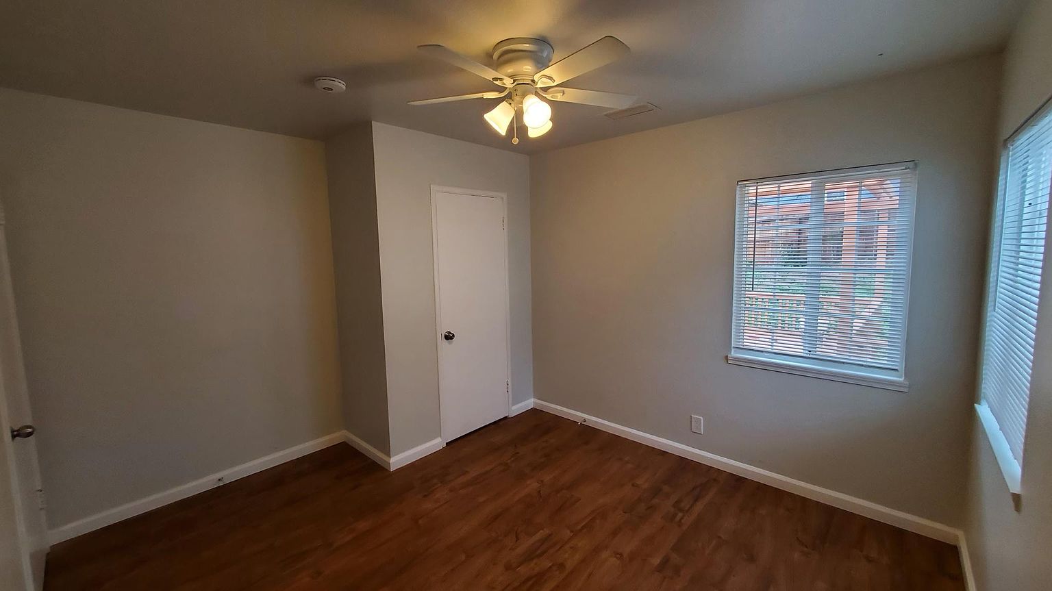 4826 Heyer Ave photo 2