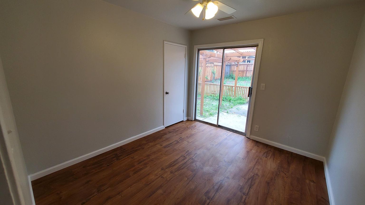 4826 Heyer Ave photo 4
