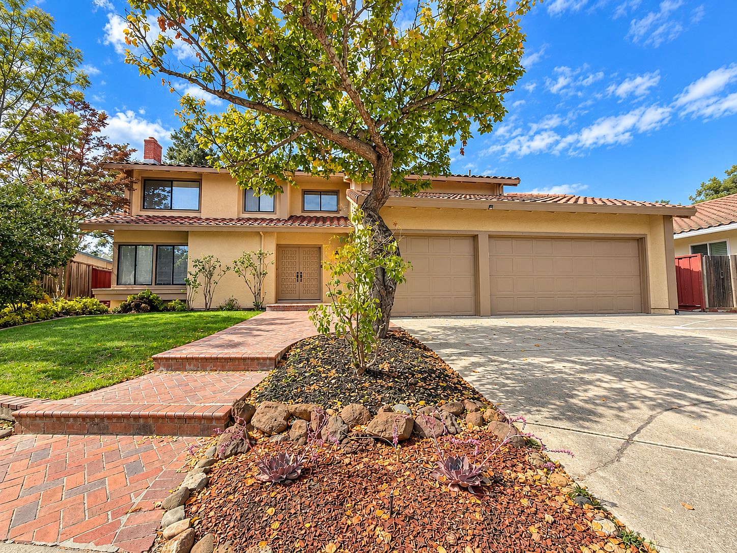 6448 Bellhurst Ct photo 2