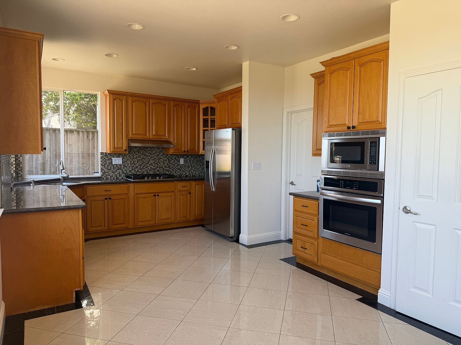 7896 Pineville Cir photo 3