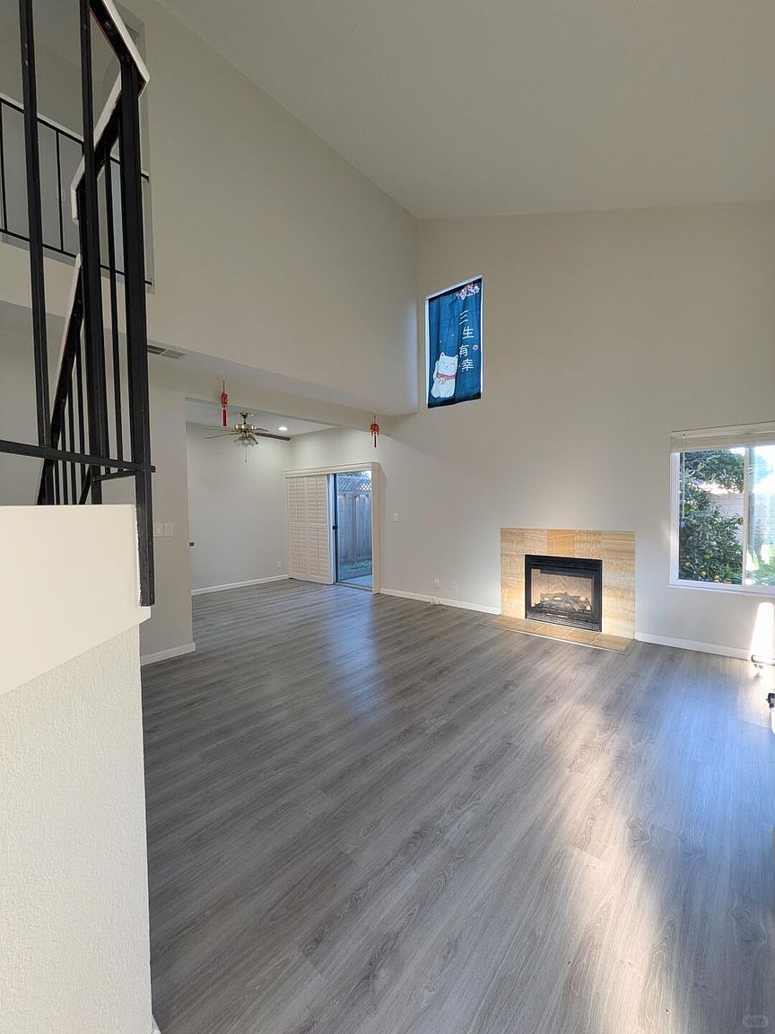 36186 Toulouse St photo 2