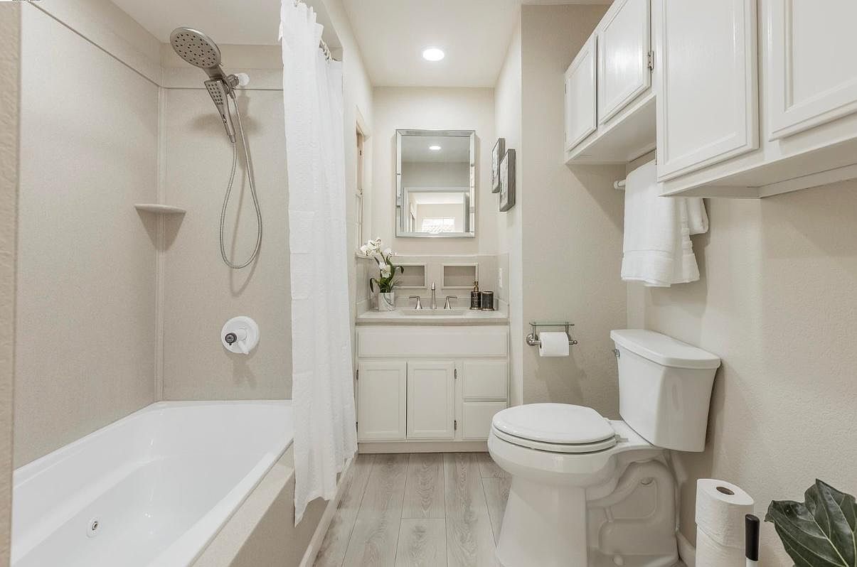35267 Farnham Dr photo 2