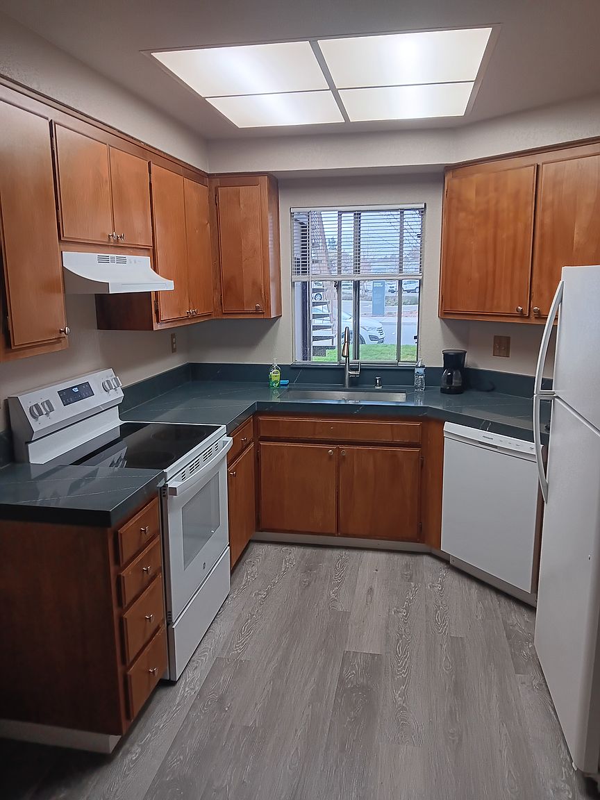 Modern 2br/2ba Condo In Newark – Prime Location &amp; Upgraded Features! photo 5