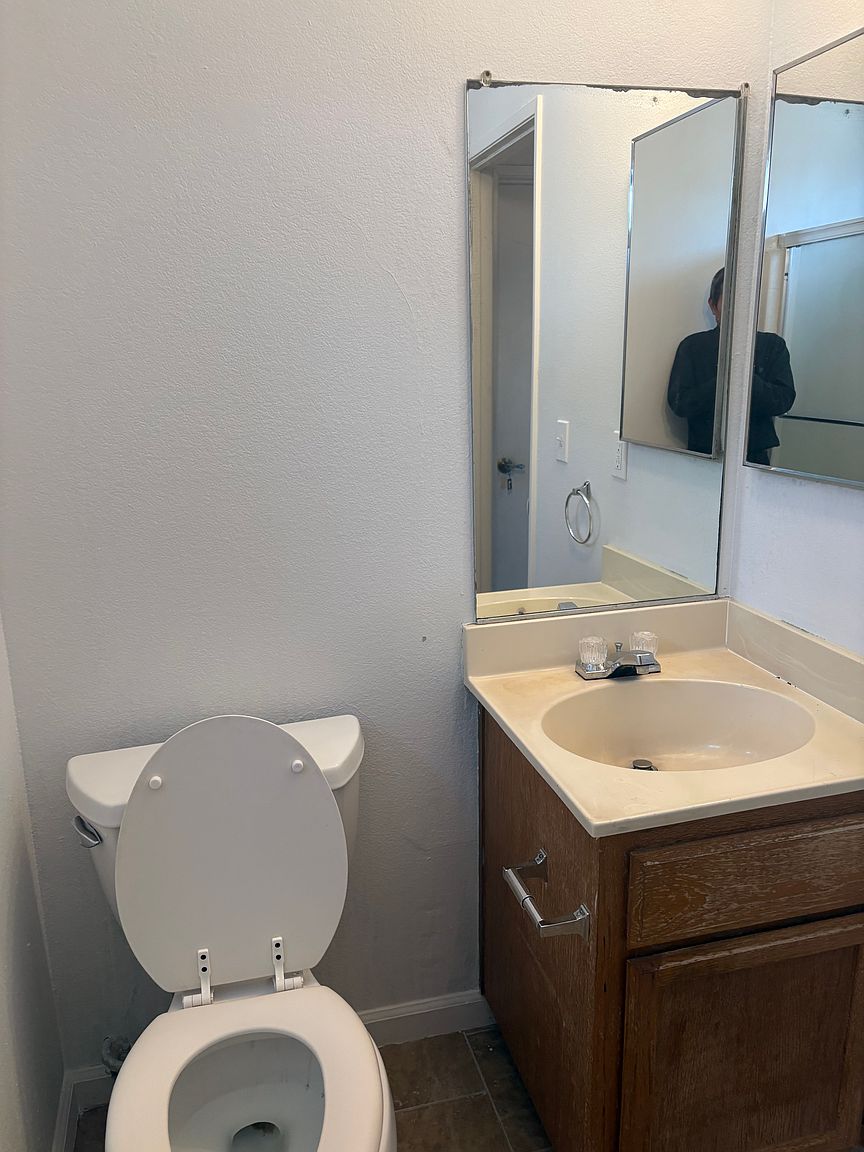 37340 Hill St photo 2