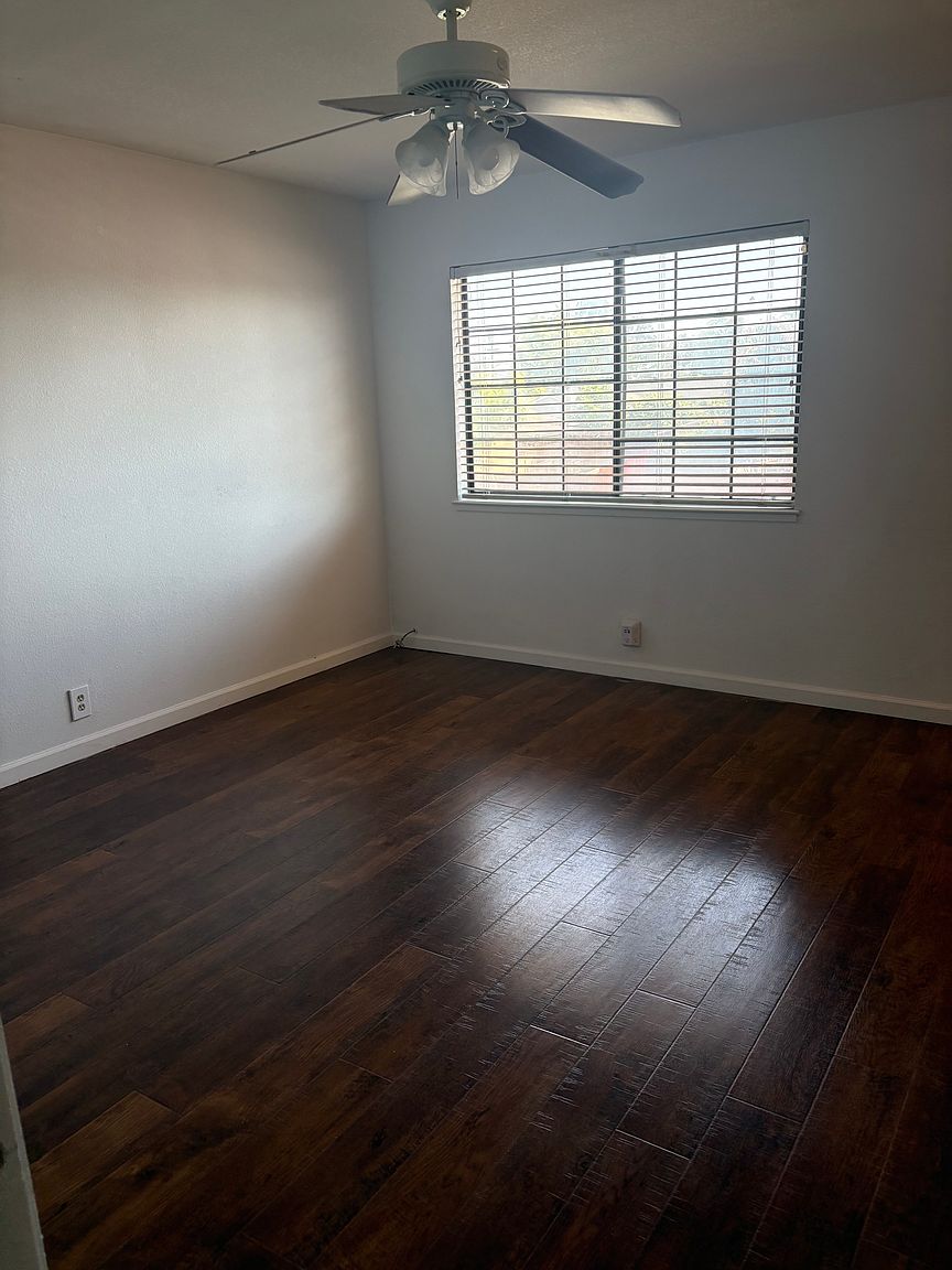 37340 Hill St photo 5