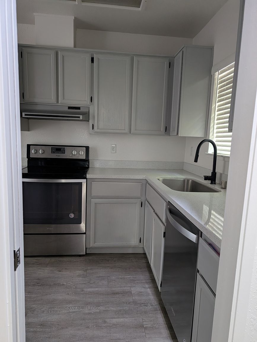 3813 Vine St photo 5