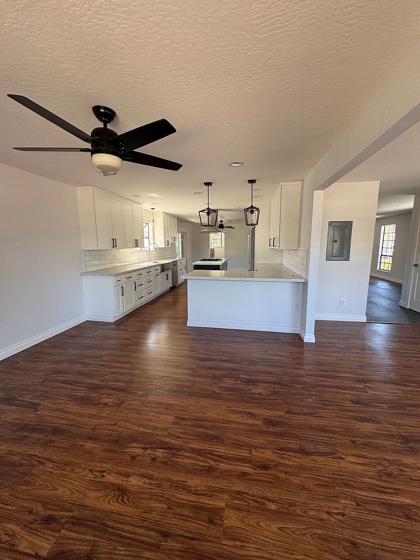 2319 College Ave photo 4