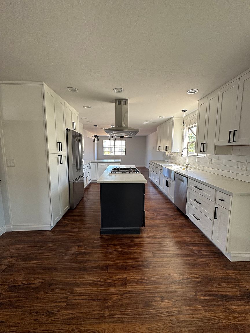 2319 College Ave photo 2