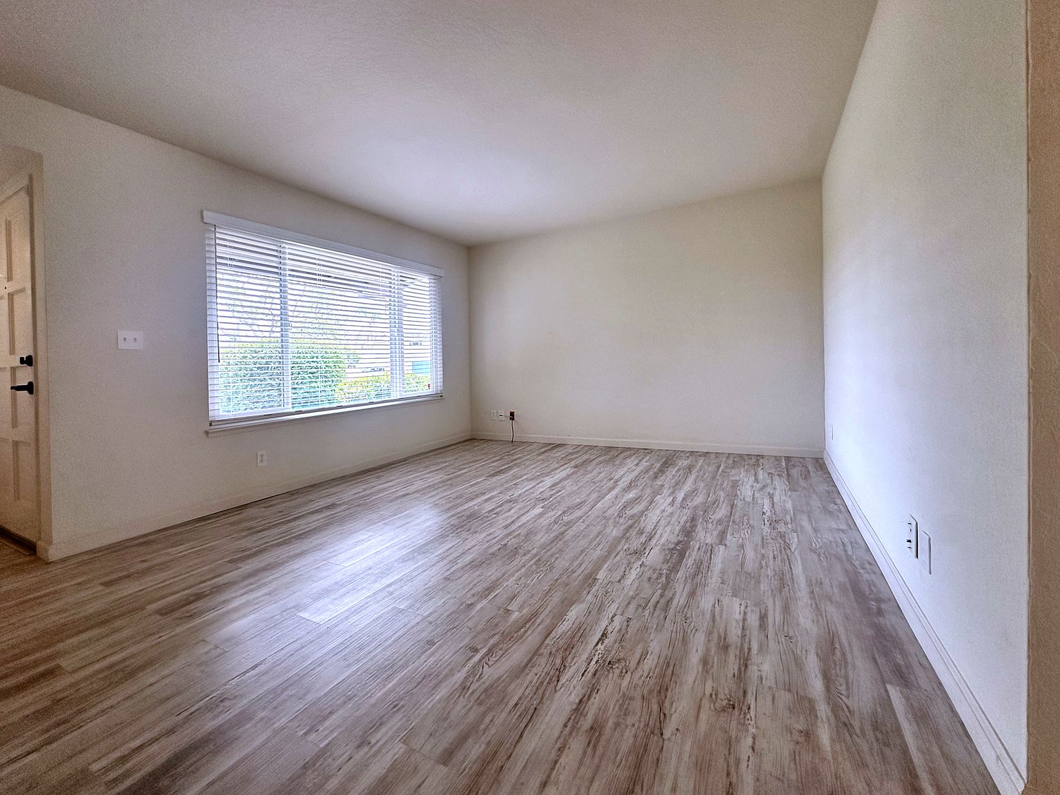 1861 De Vaca Way photo 4