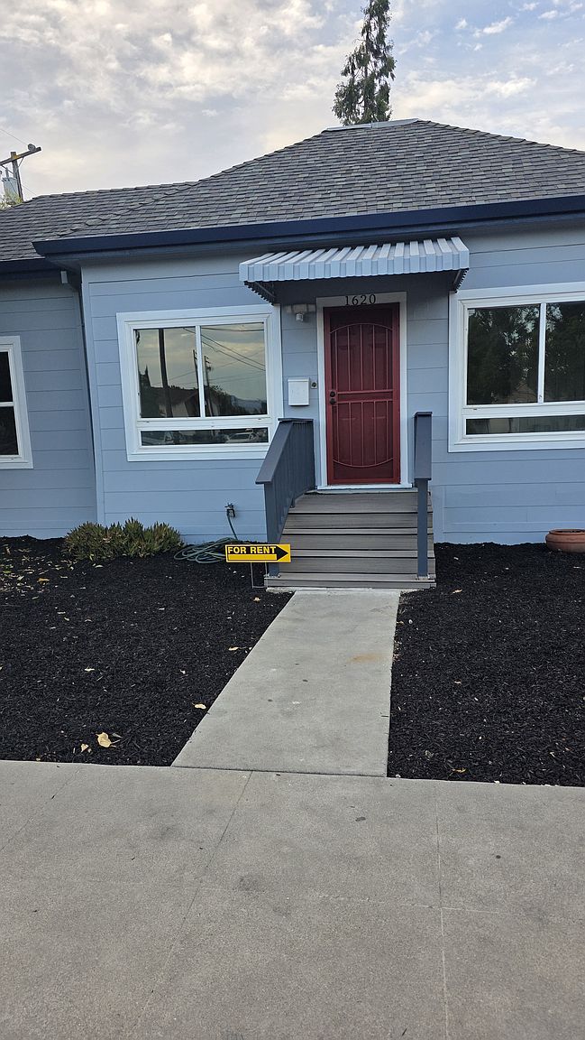 1620 Linden St photo 3