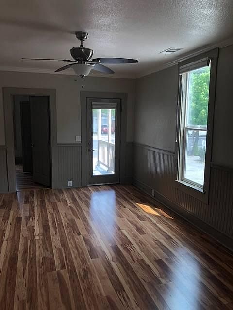 2155 Chestnut St photo 5