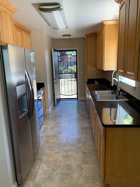 1137 Apache St photo 4