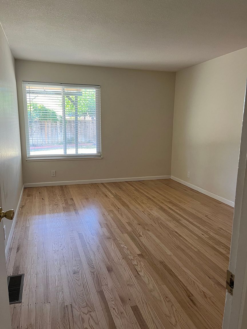 754 Chippewa Way photo 3