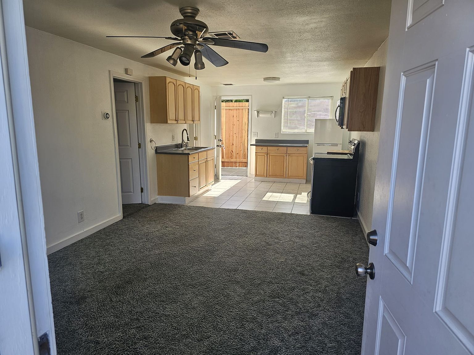 982 Kern Ct photo 2