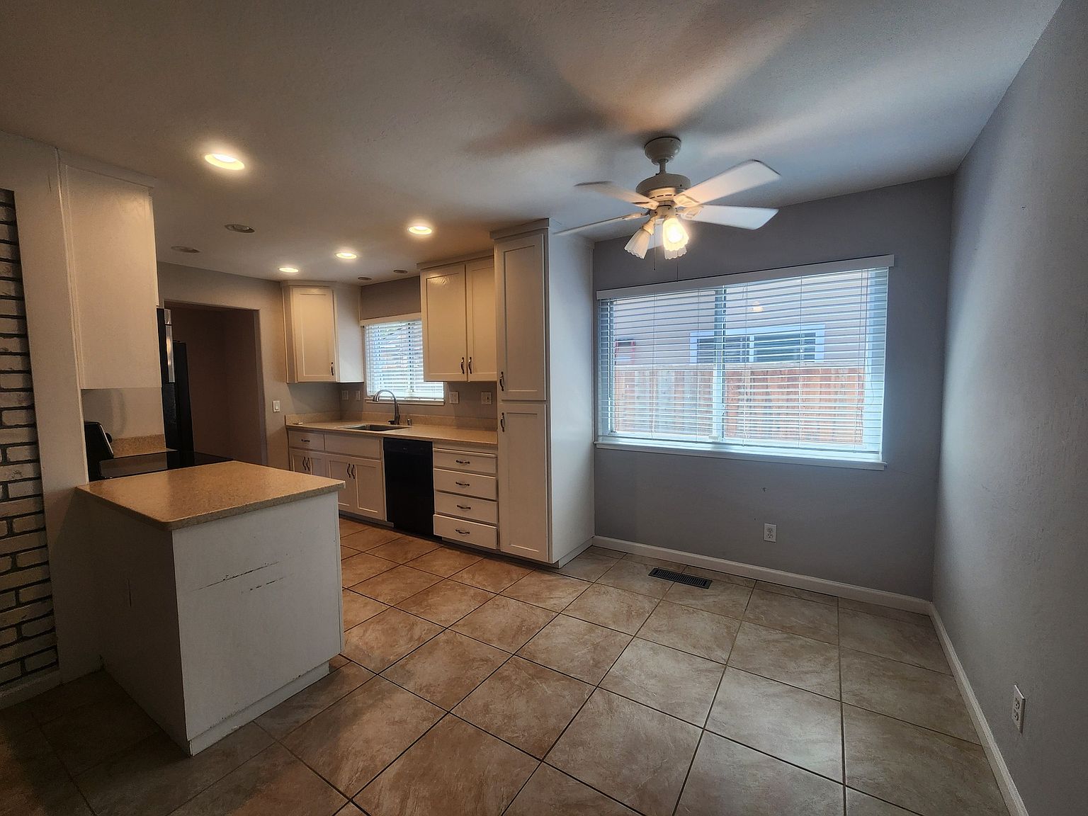 1346 Roselli Dr photo 2