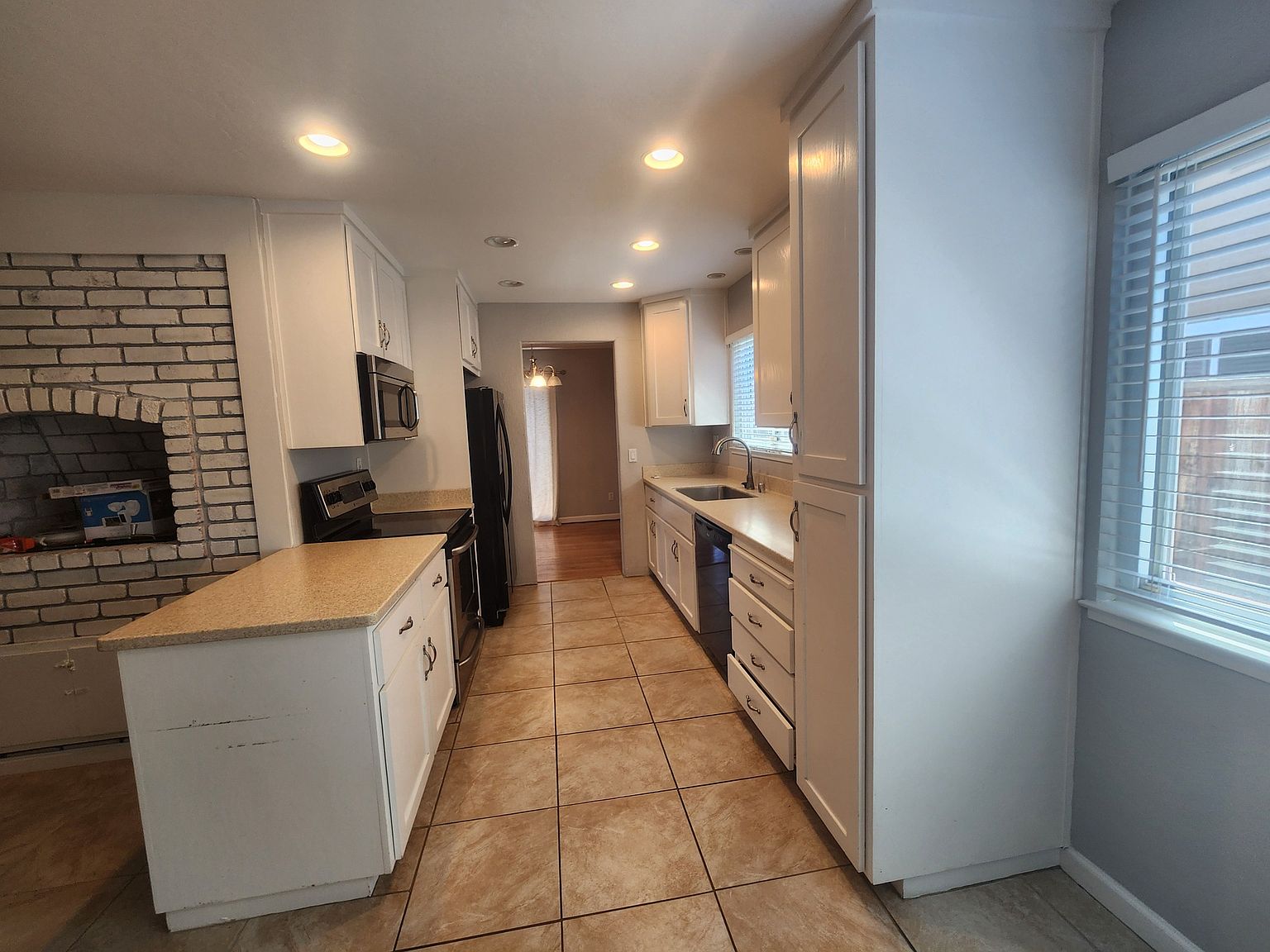 1346 Roselli Dr photo 3